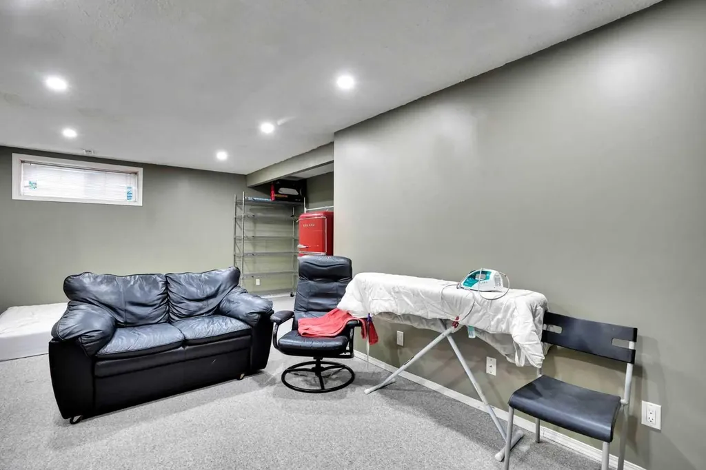 62 Covewood Manor Calgary AB T3K5P9