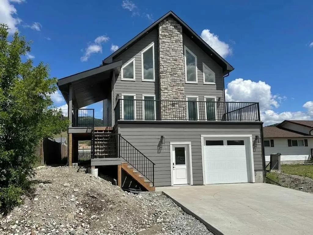 8305 18 Avenue Coleman AB T0K 0M0
