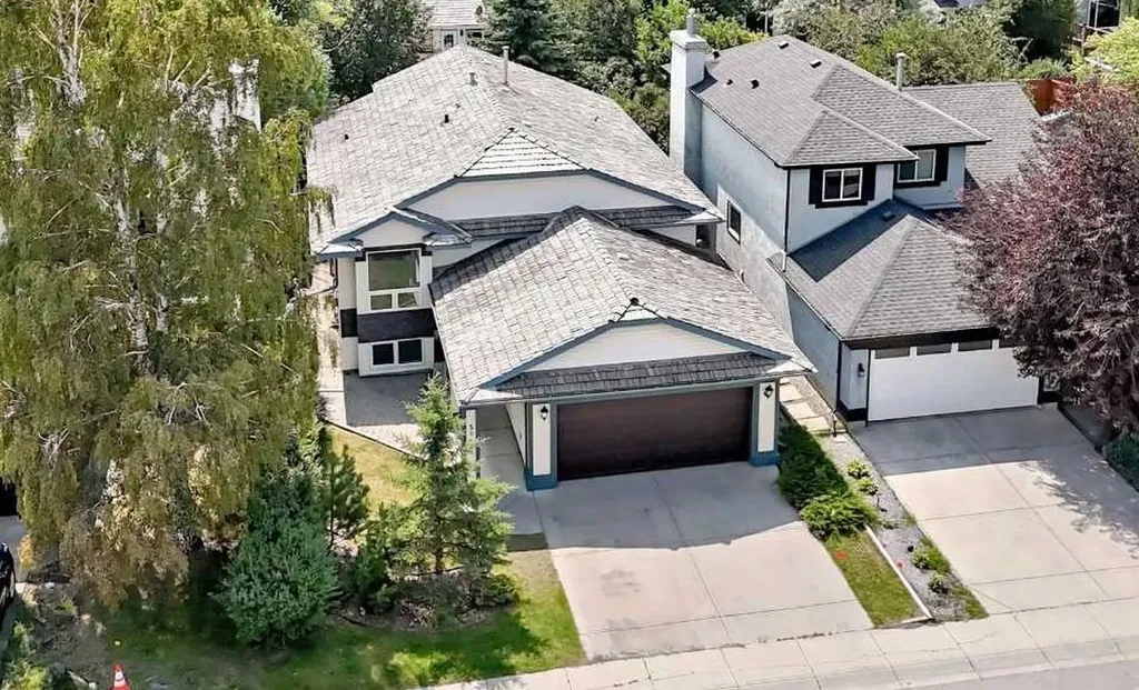 3569 Douglas Woods Heights SE Calgary AB T2Z 2G3