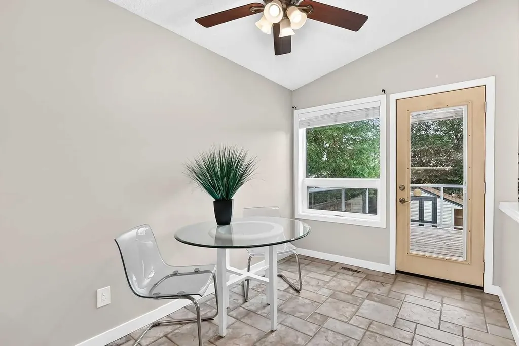 3569 Douglas Woods Heights SE Calgary AB T2Z 2G3