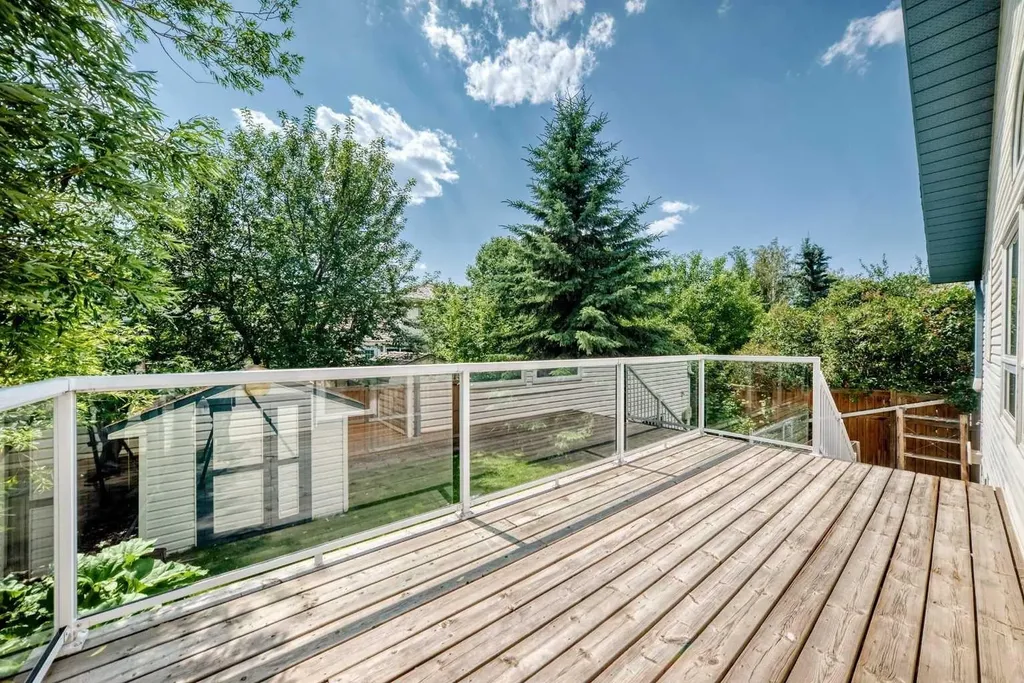 3569 Douglas Woods Heights SE Calgary AB T2Z 2G3