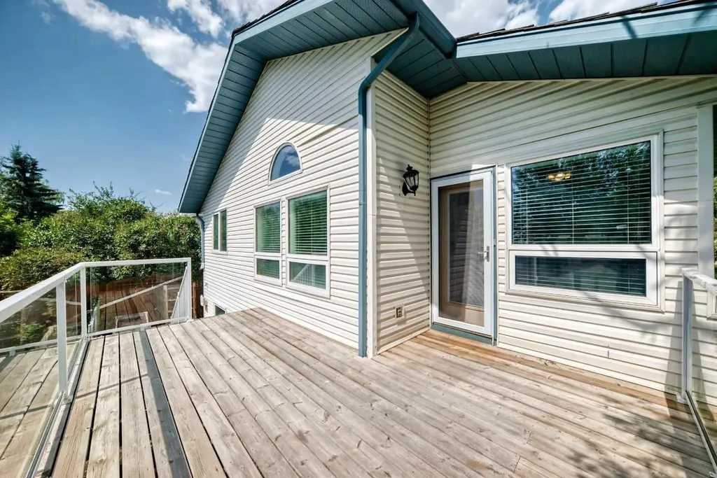 3569 Douglas Woods Heights SE Calgary AB T2Z 2G3