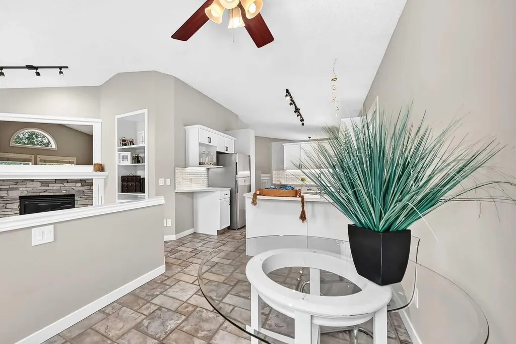 3569 Douglas Woods Heights SE Calgary AB T2Z 2G3