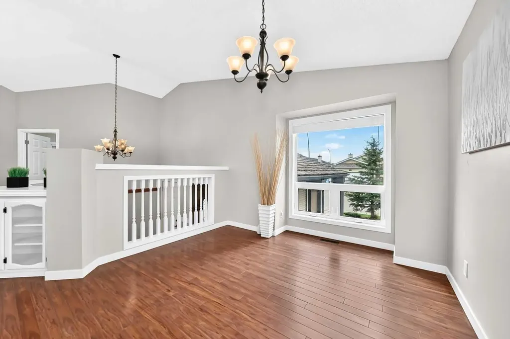 3569 Douglas Woods Heights SE Calgary AB T2Z 2G3