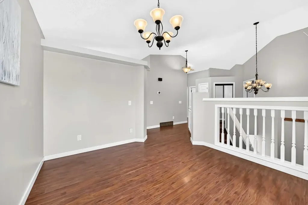 3569 Douglas Woods Heights SE Calgary AB T2Z 2G3