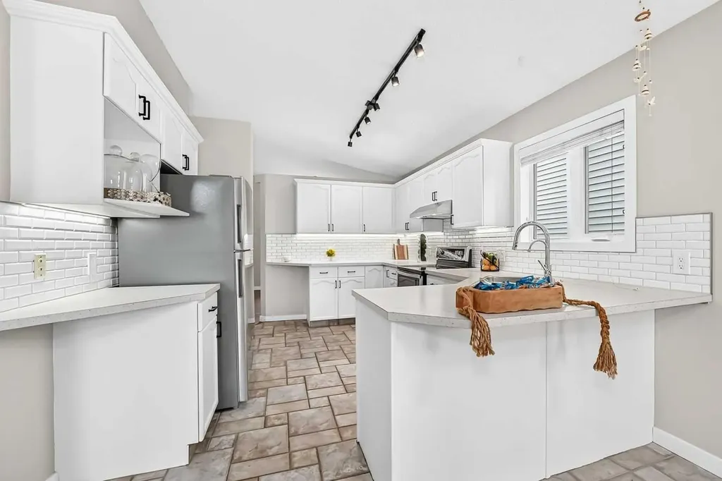 3569 Douglas Woods Heights SE Calgary AB T2Z 2G3