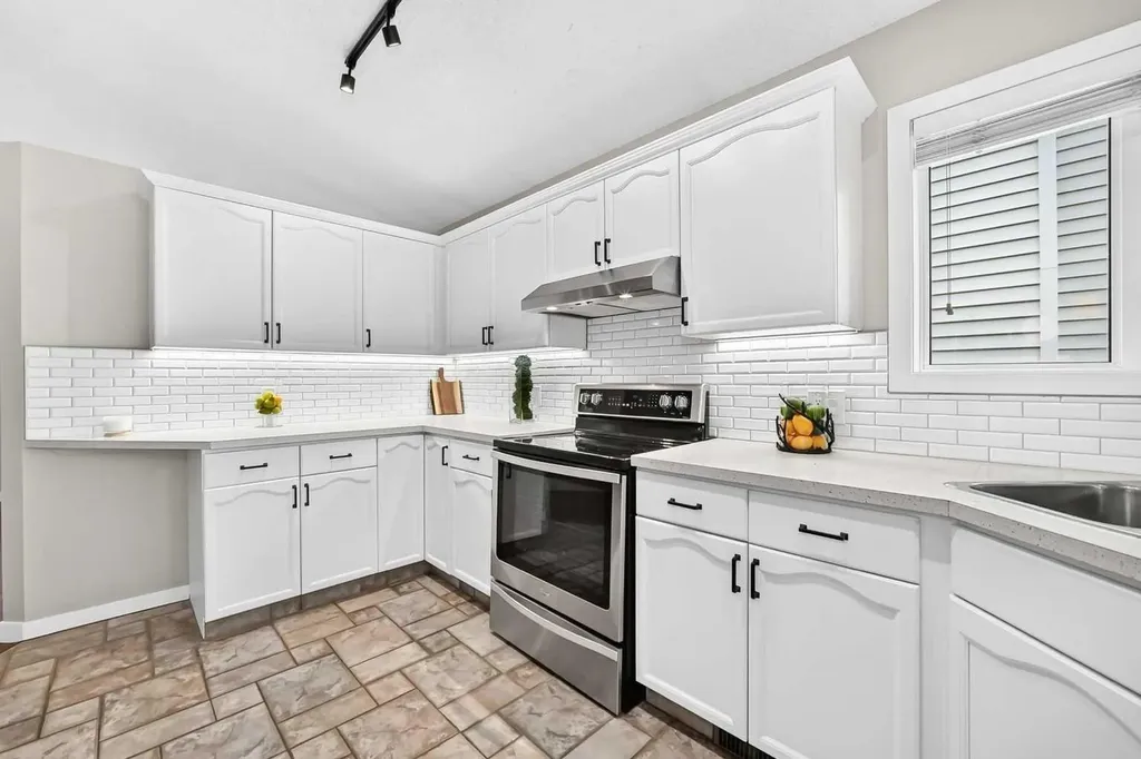 3569 Douglas Woods Heights SE Calgary AB T2Z 2G3