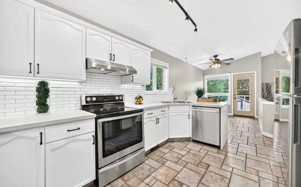 3569 Douglas Woods Heights SE Calgary AB T2Z 2G3