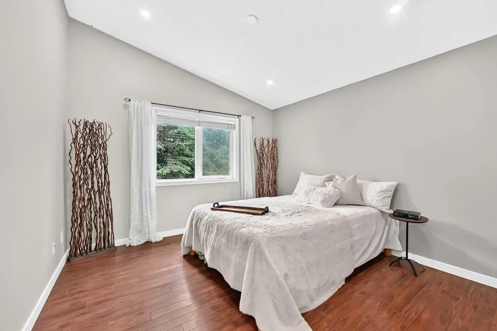 3569 Douglas Woods Heights SE Calgary AB T2Z 2G3