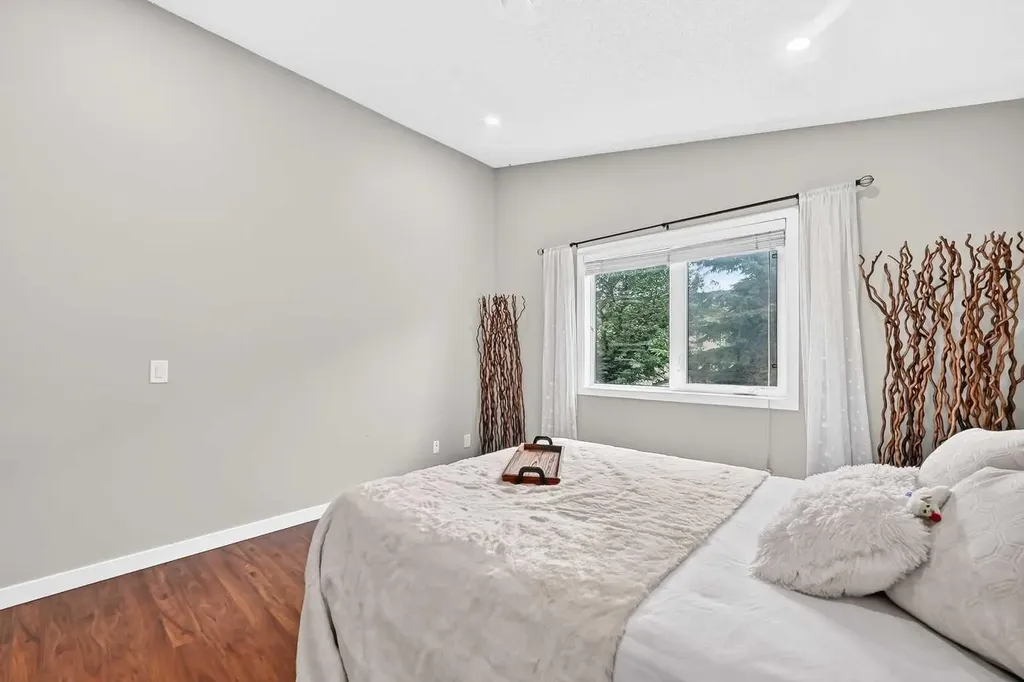 3569 Douglas Woods Heights SE Calgary AB T2Z 2G3