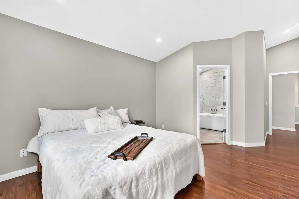 3569 Douglas Woods Heights SE Calgary AB T2Z 2G3