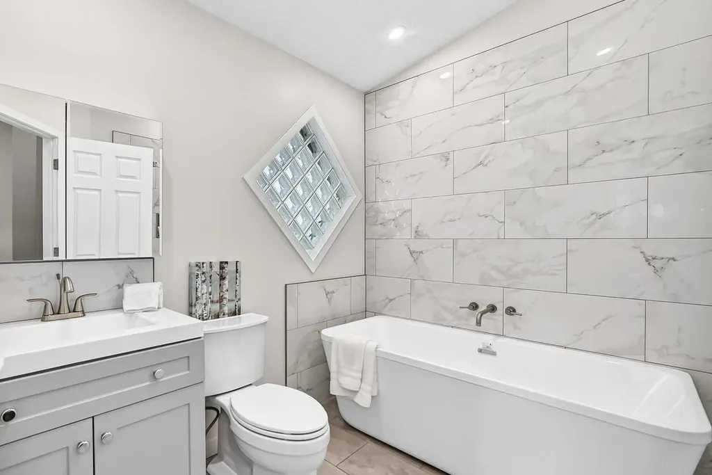 3569 Douglas Woods Heights SE Calgary AB T2Z 2G3