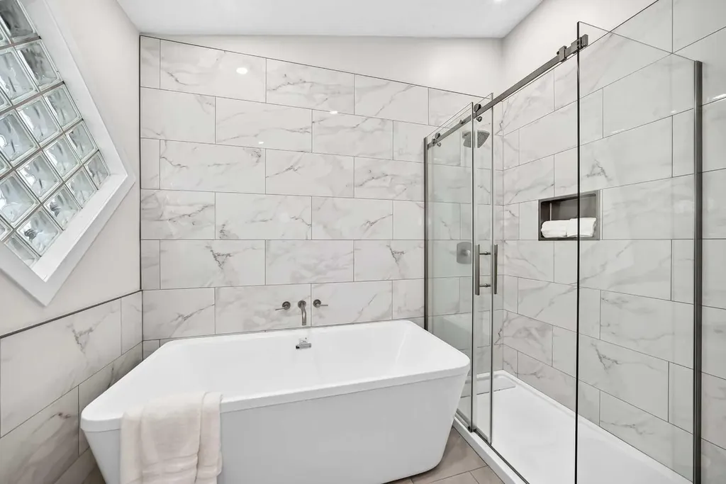3569 Douglas Woods Heights SE Calgary AB T2Z 2G3