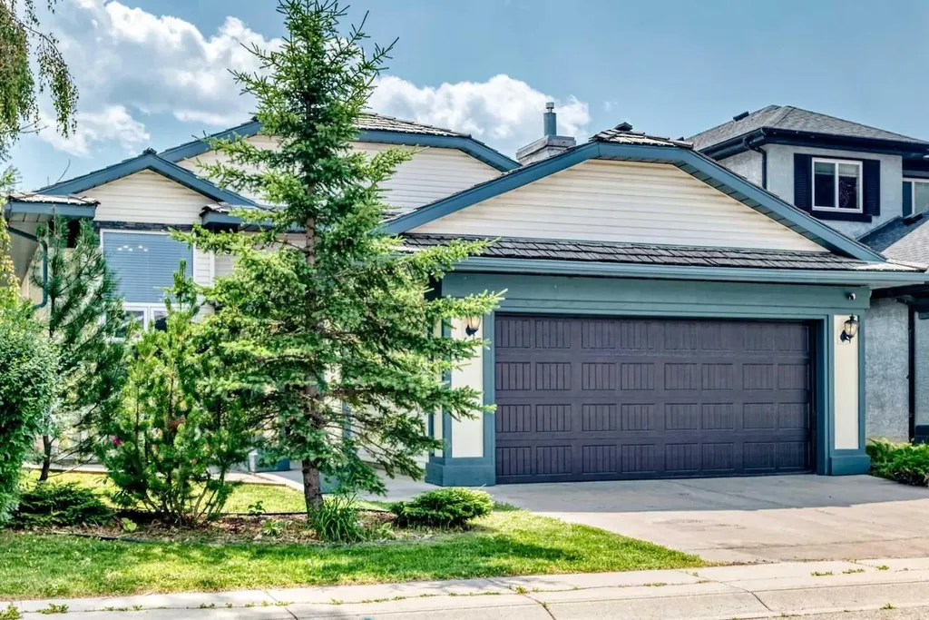 3569 Douglas Woods Heights SE Calgary AB T2Z 2G3