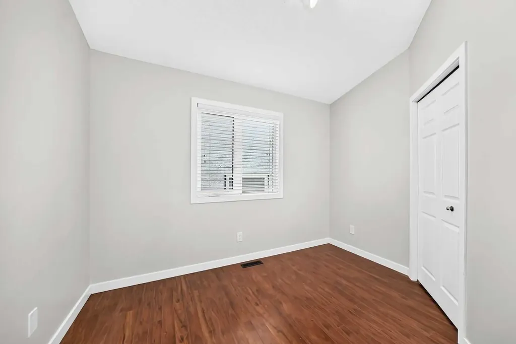 3569 Douglas Woods Heights SE Calgary AB T2Z 2G3