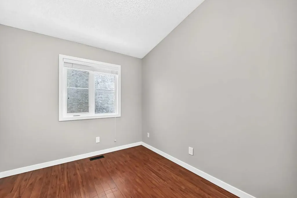 3569 Douglas Woods Heights SE Calgary AB T2Z 2G3