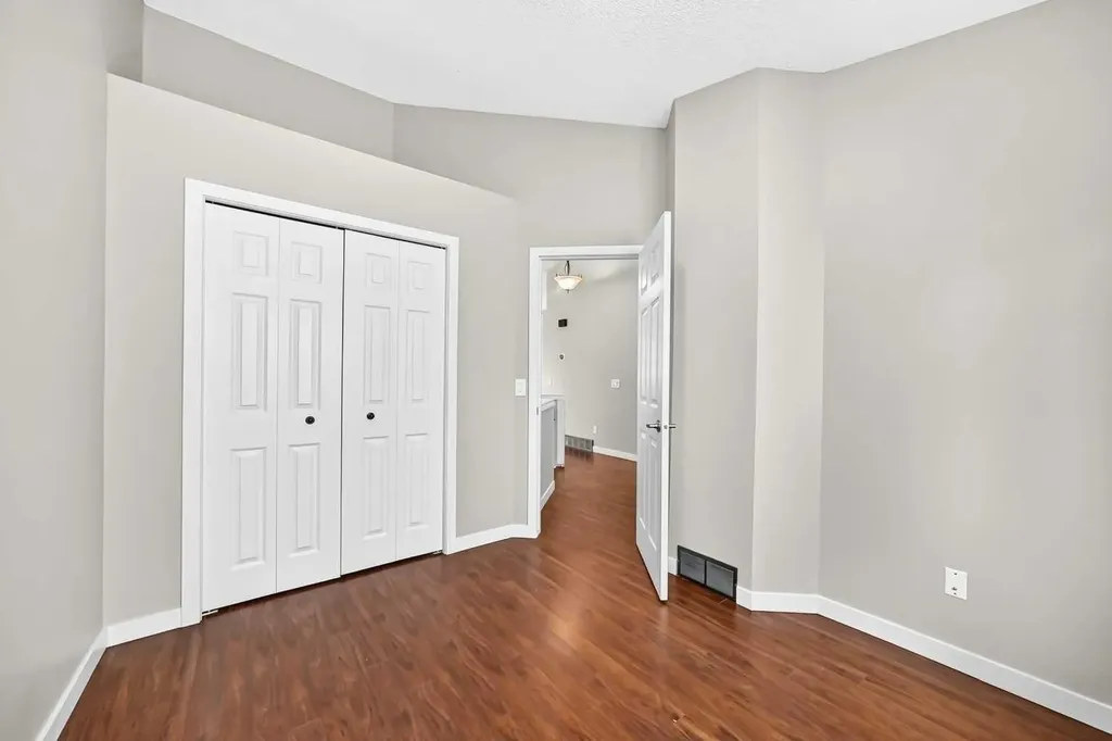 3569 Douglas Woods Heights SE Calgary AB T2Z 2G3