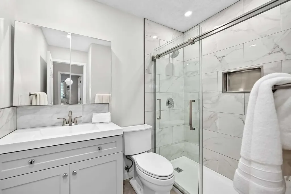3569 Douglas Woods Heights SE Calgary AB T2Z 2G3