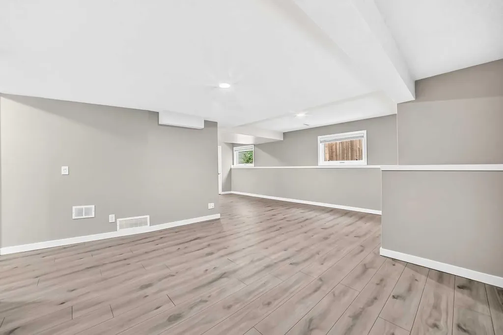 3569 Douglas Woods Heights SE Calgary AB T2Z 2G3
