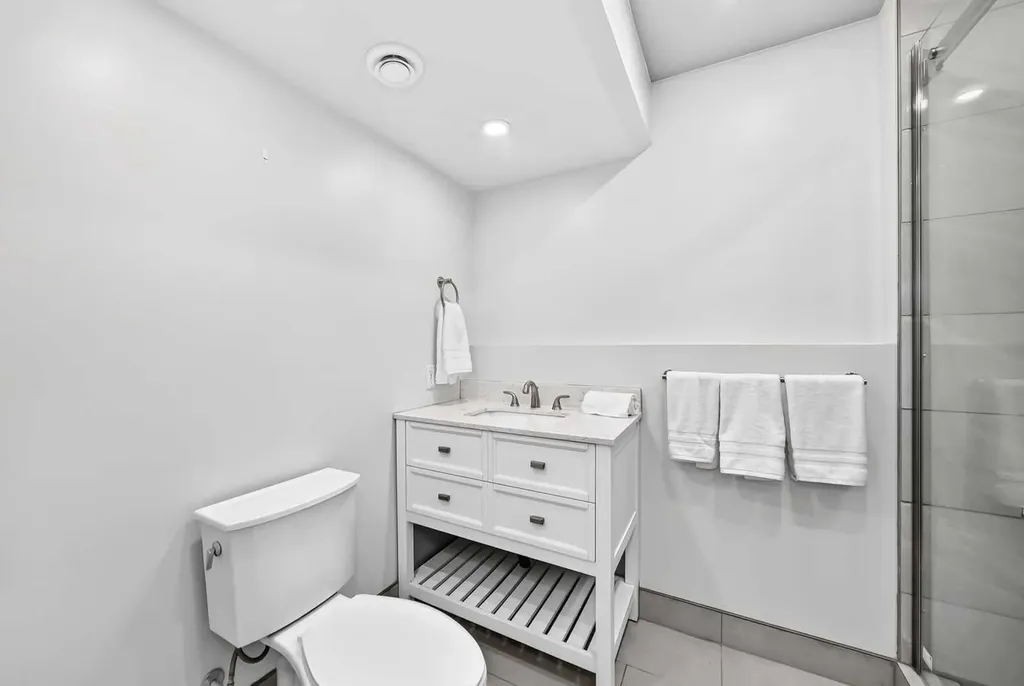 3569 Douglas Woods Heights SE Calgary AB T2Z 2G3