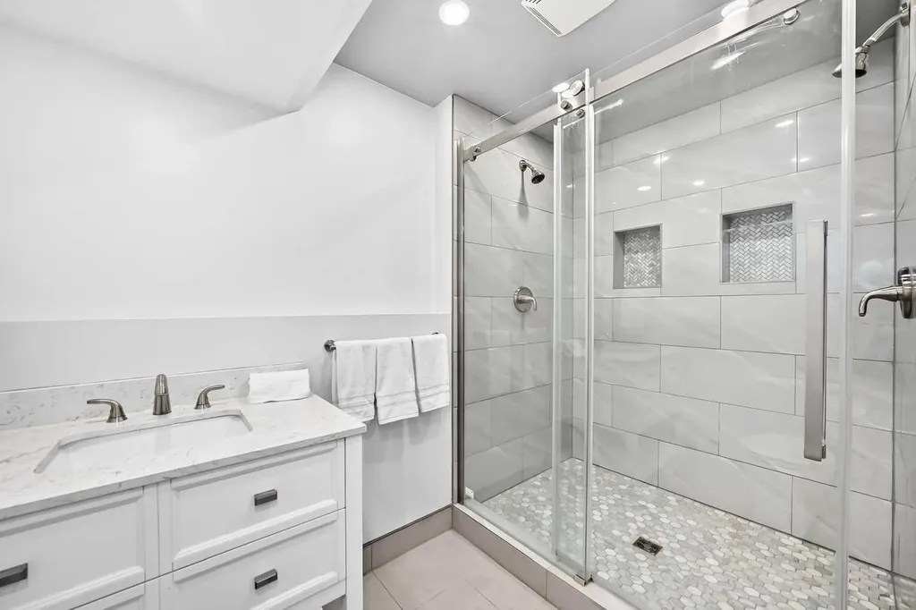3569 Douglas Woods Heights SE Calgary AB T2Z 2G3