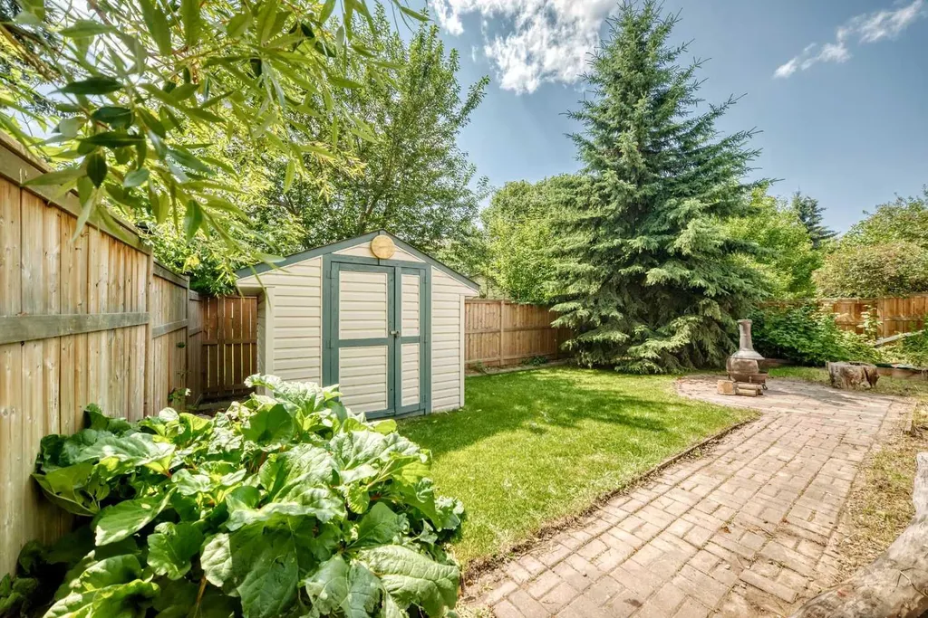 3569 Douglas Woods Heights SE Calgary AB T2Z 2G3