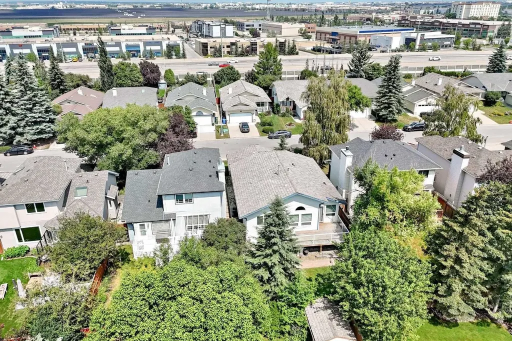 3569 Douglas Woods Heights SE Calgary AB T2Z 2G3
