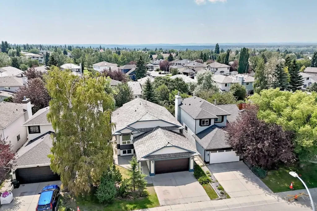 3569 Douglas Woods Heights SE Calgary AB T2Z 2G3