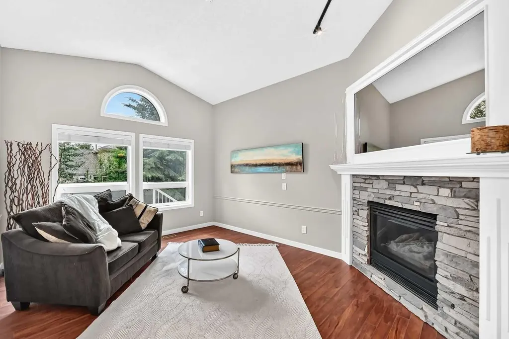 3569 Douglas Woods Heights SE Calgary AB T2Z 2G3