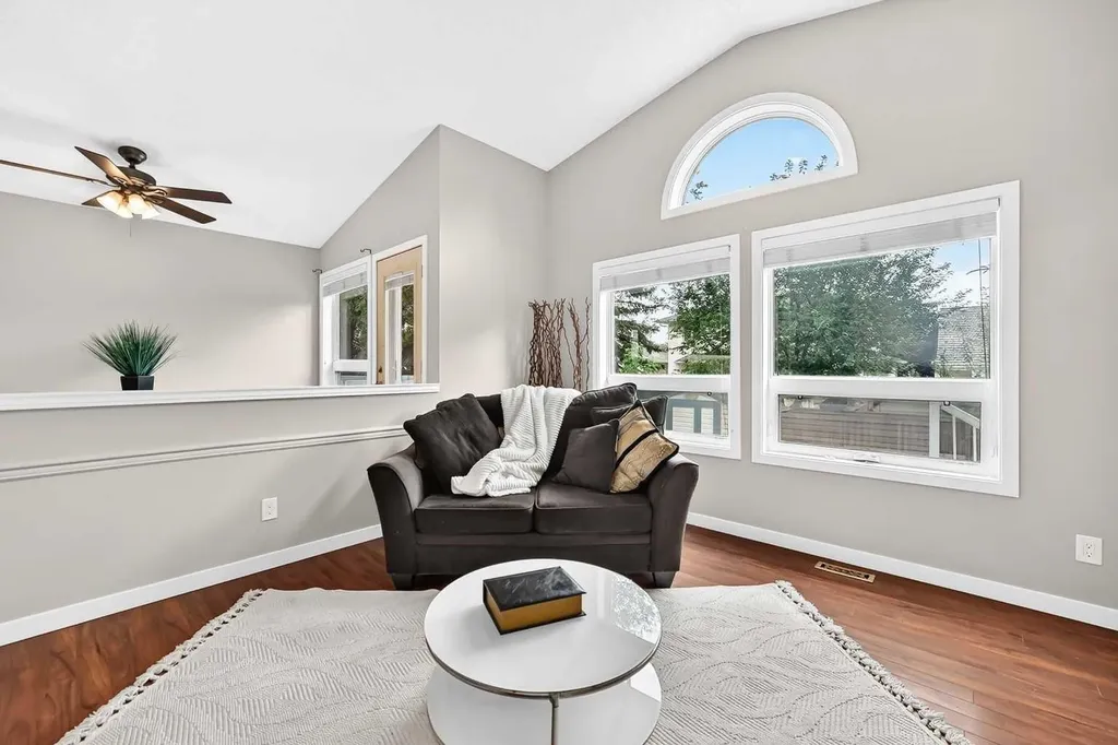 3569 Douglas Woods Heights SE Calgary AB T2Z 2G3