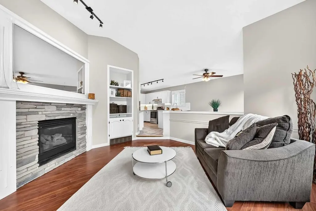 3569 Douglas Woods Heights SE Calgary AB T2Z 2G3