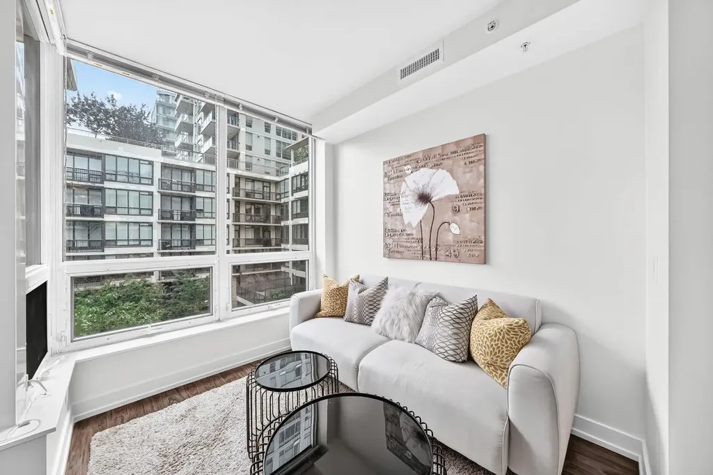 222 Riverfront Avenue SW Calgary AB T2P0X2