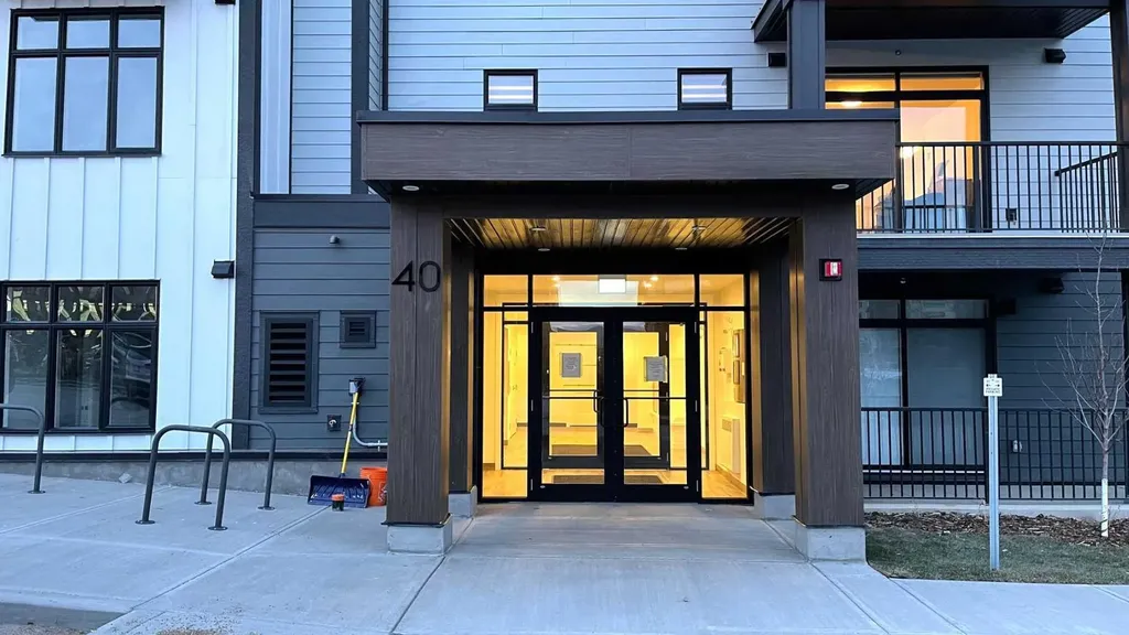 40 Sage Hill NW Calgary AB T3R 2C5