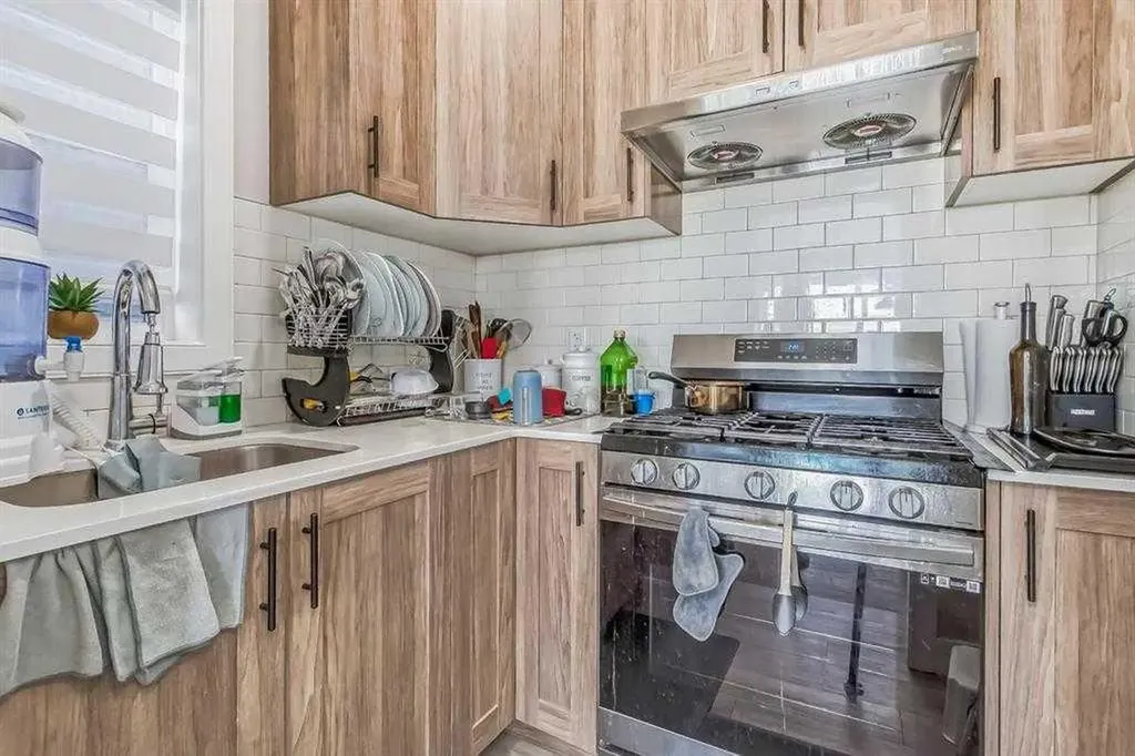 155 Lucas Terrace NW Calgary AB T3P 1X3