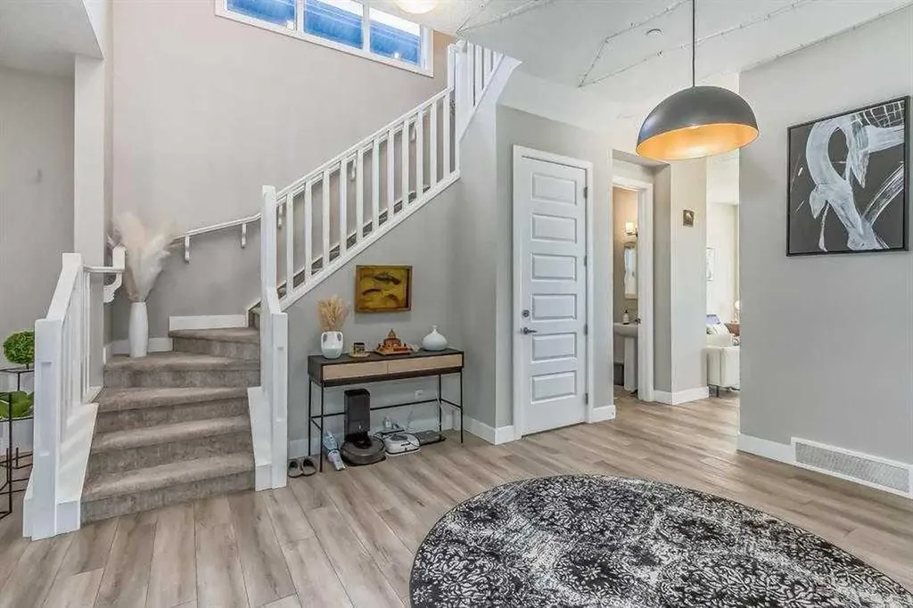 155 Lucas Terrace NW Calgary AB T3P 1X3