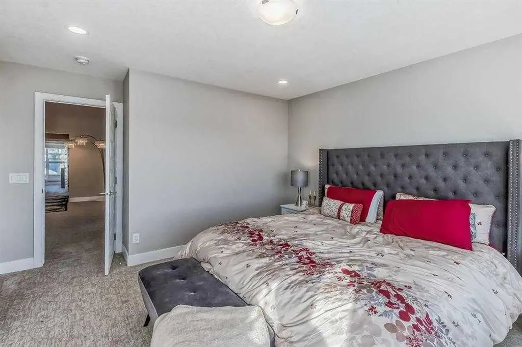 155 Lucas Terrace NW Calgary AB T3P 1X3