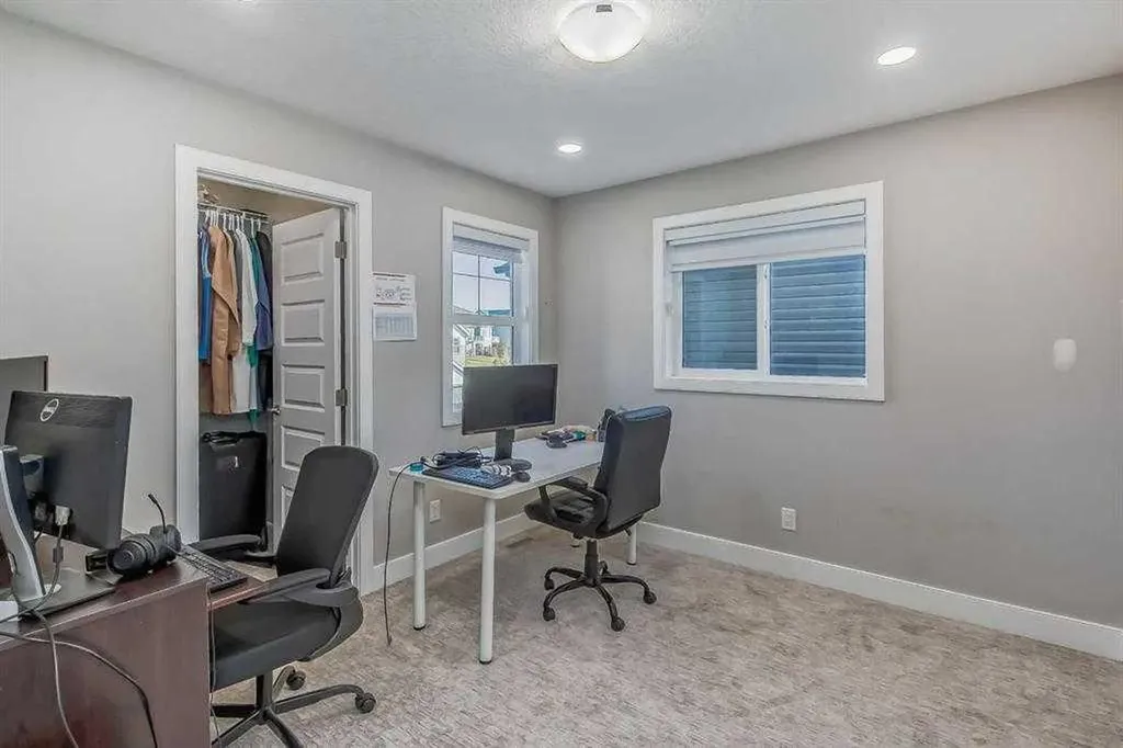 155 Lucas Terrace NW Calgary AB T3P 1X3