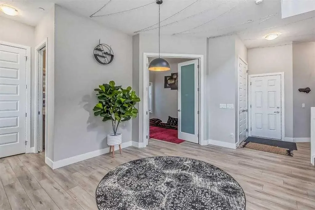 155 Lucas Terrace NW Calgary AB T3P 1X3