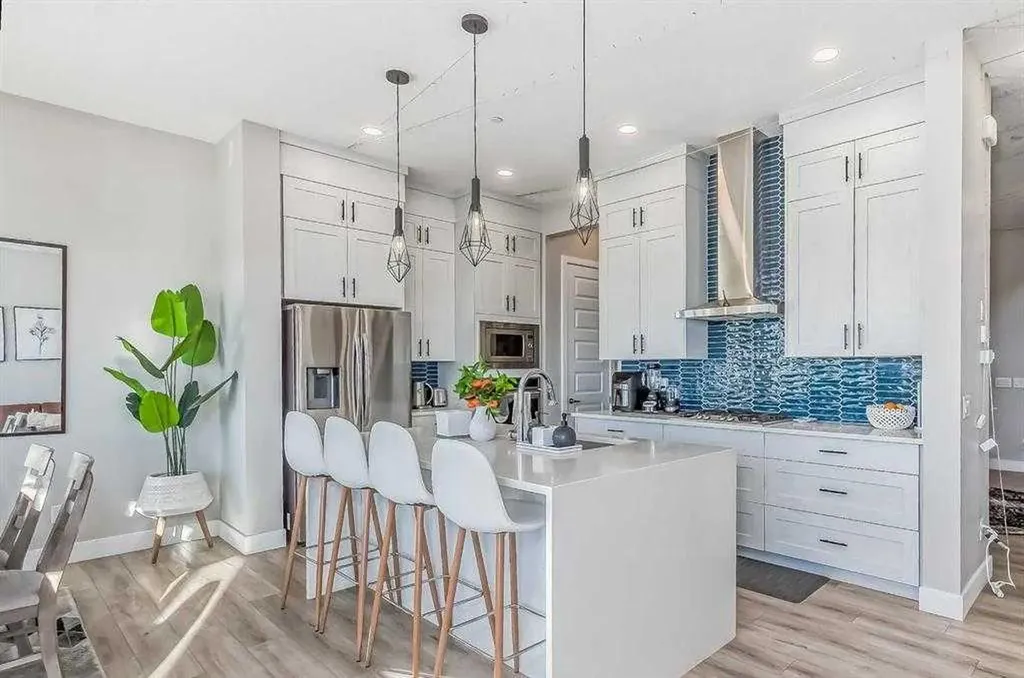 155 Lucas Terrace NW Calgary AB T3P 1X3