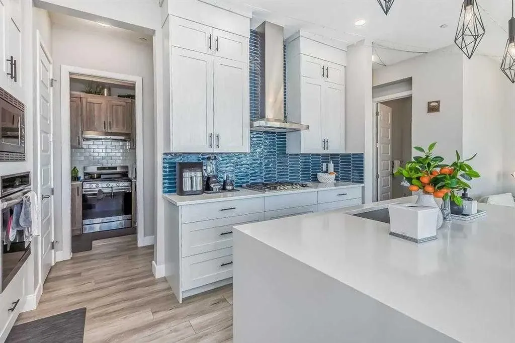 155 Lucas Terrace NW Calgary AB T3P 1X3