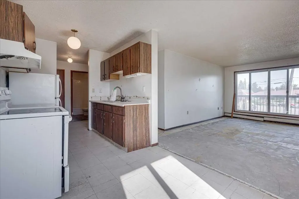 4904 54 Street Red Deer AB T2N 2G8