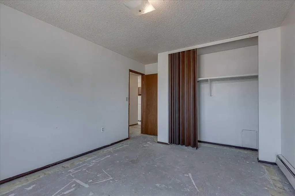 4904 54 Street Red Deer AB T2N 2G8