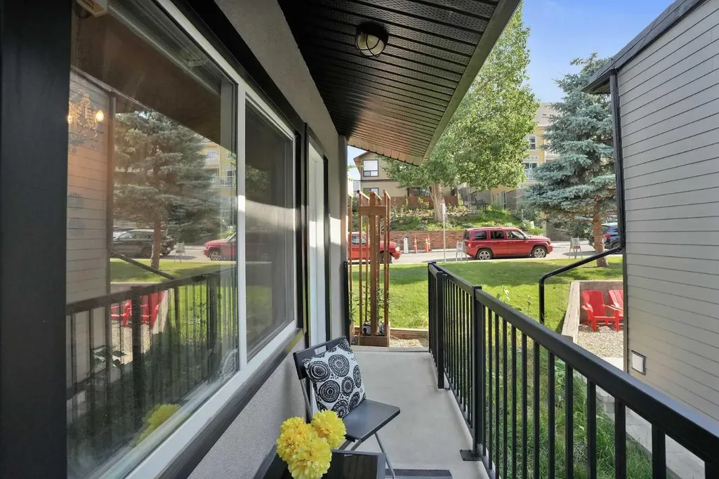 1618 28 Avenue SW Calgary AB T2T 1J4