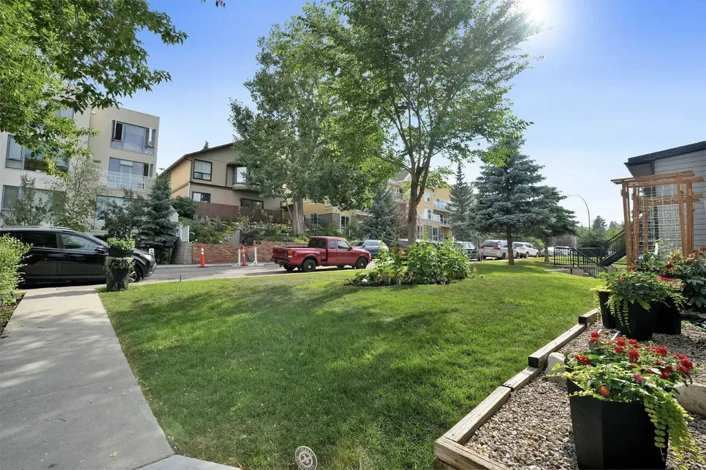 1618 28 Avenue SW Calgary AB T2T 1J4