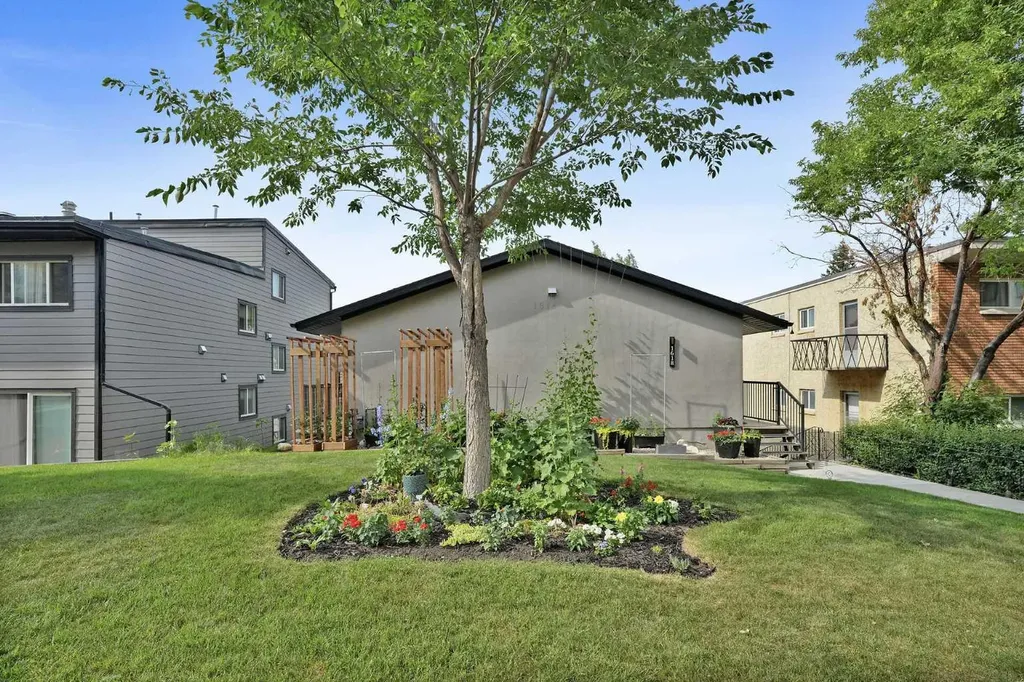 1618 28 Avenue SW Calgary AB T2T 1J4