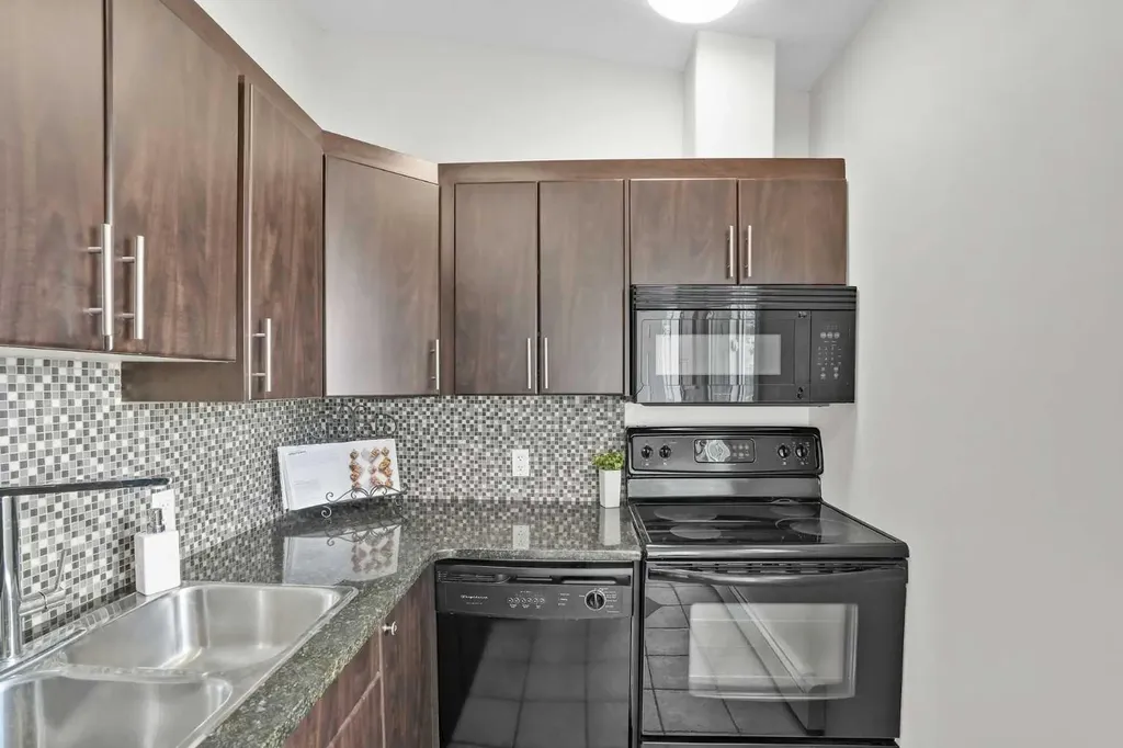 1618 28 Avenue SW Calgary AB T2T 1J4