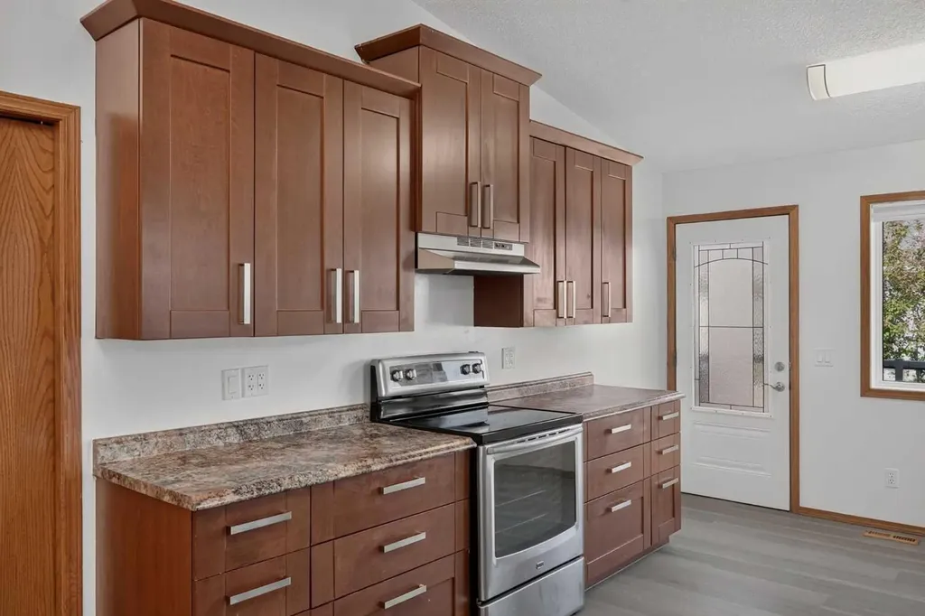 31 Fairways Drive NW Airdrie AB T4B 2P5