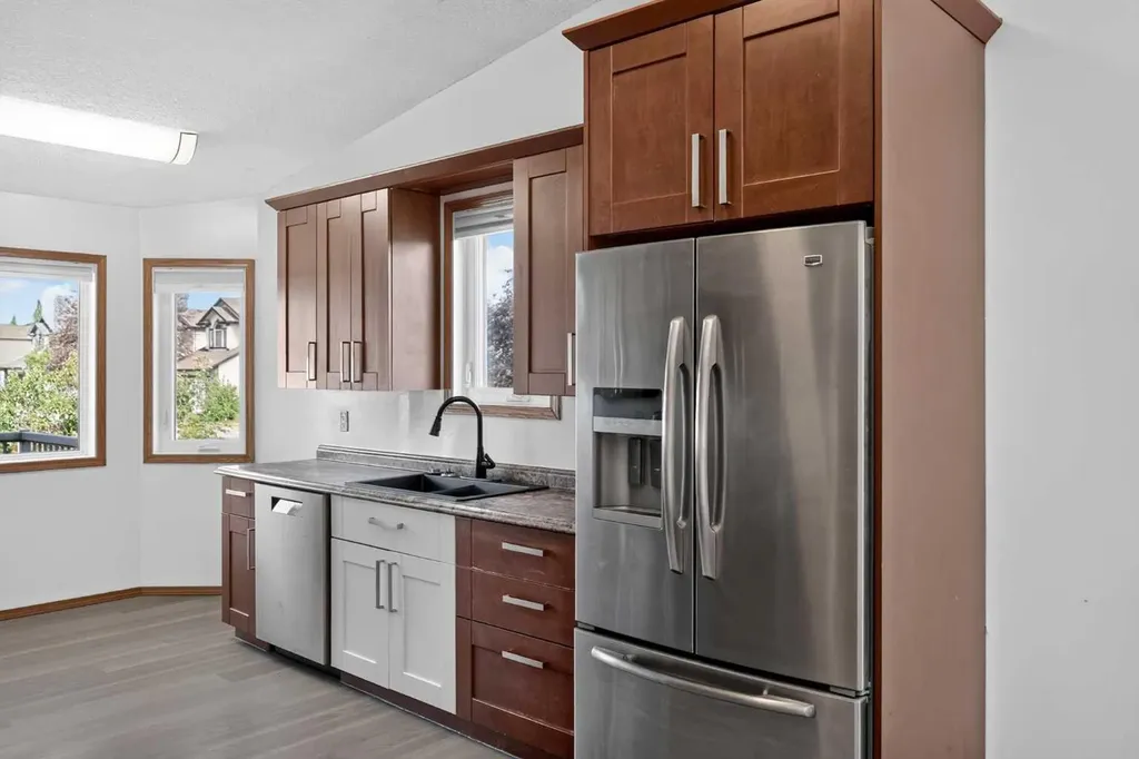 31 Fairways Drive NW Airdrie AB T4B 2P5