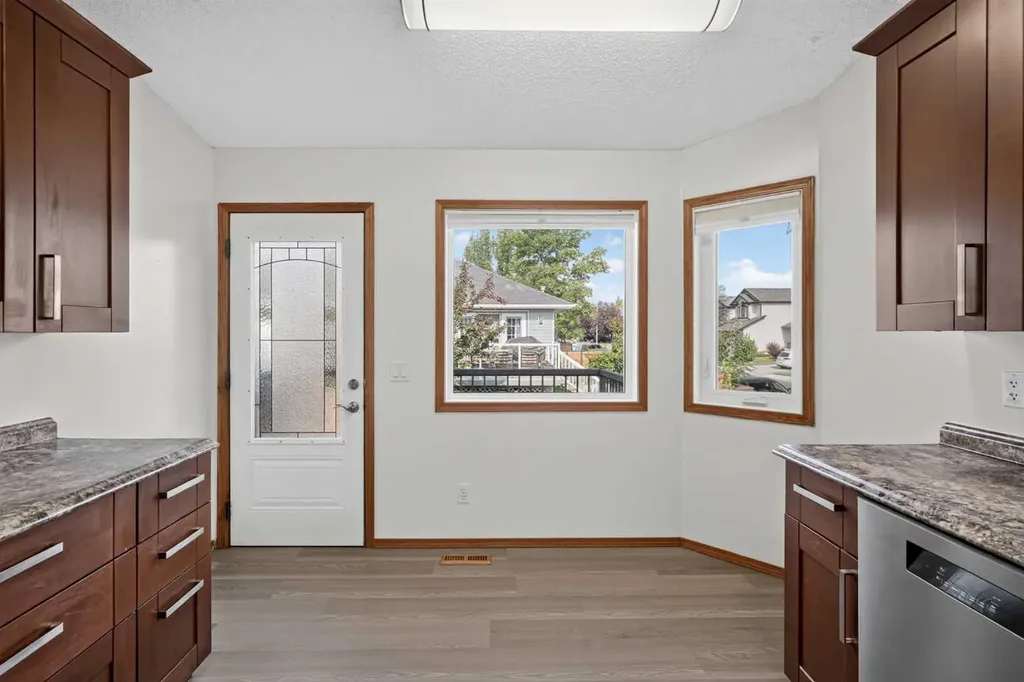 31 Fairways Drive NW Airdrie AB T4B 2P5