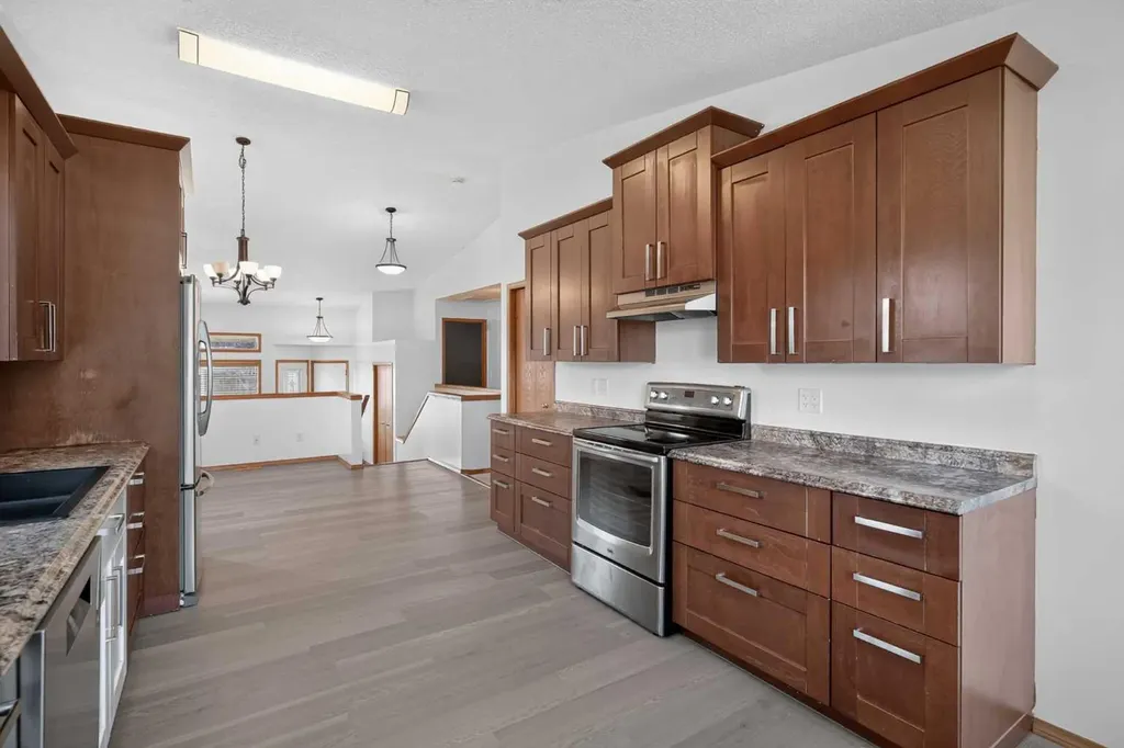 31 Fairways Drive NW Airdrie AB T4B 2P5